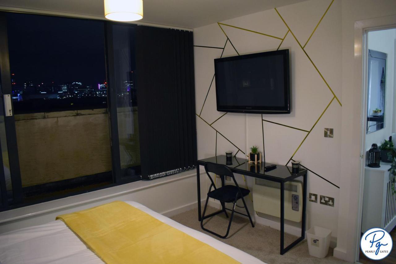 Penthouse - Amazing City Skyline Views - Balcony - Free Extra 2 Hours - Free Parking - Utilita Arena - Bullring Shopping - New St Station- Super King Size Bed Бирмингем Экстерьер фото