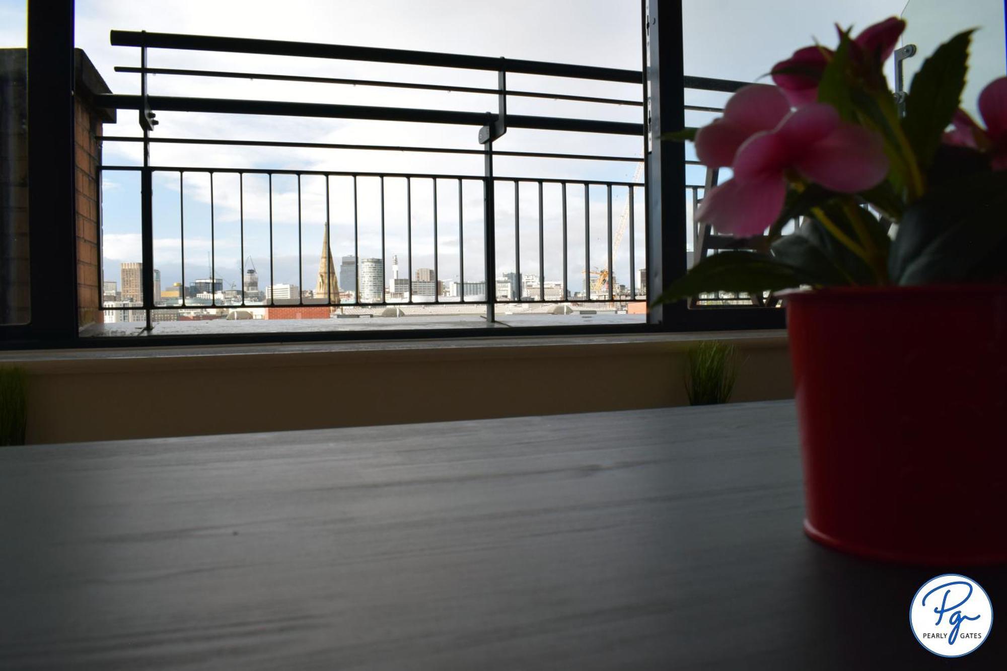 Penthouse - Amazing City Skyline Views - Balcony - Free Extra 2 Hours - Free Parking - Utilita Arena - Bullring Shopping - New St Station- Super King Size Bed Бирмингем Экстерьер фото